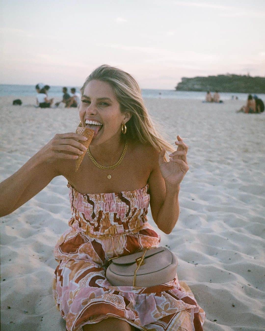 ナタリー・ジェーン・ローザーさんのインスタグラム写真 - (ナタリー・ジェーン・ローザーInstagram)「Film drop 🎞  from a perfect summer arvo ☀️🍦」1月23日 5時16分 - natalie_roser