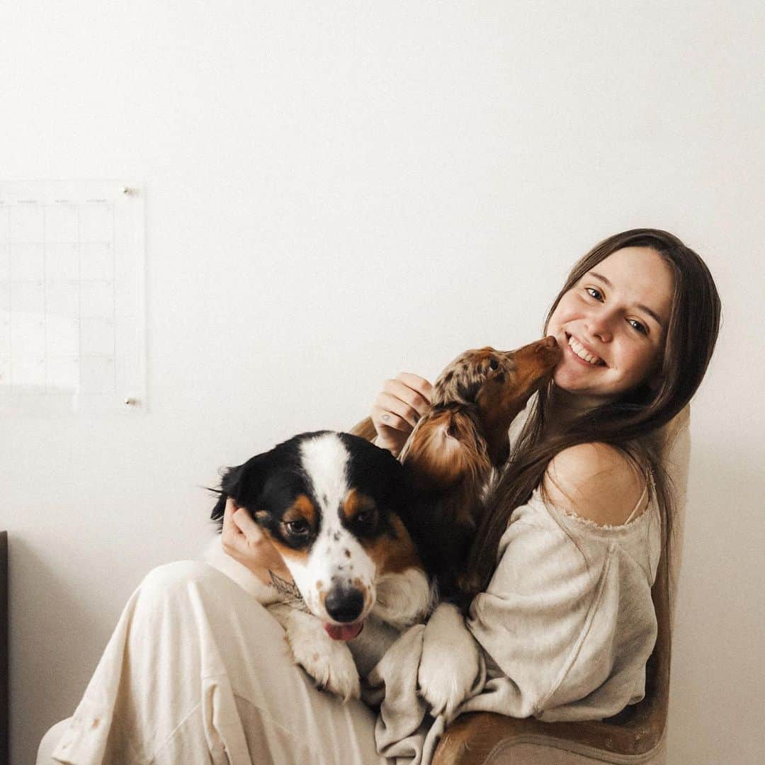 Acacia Brinleyのインスタグラム：「Pupper doggos! (See @jairusjosephkersey ‘s before photos so I could show him what I was envisioning!)」