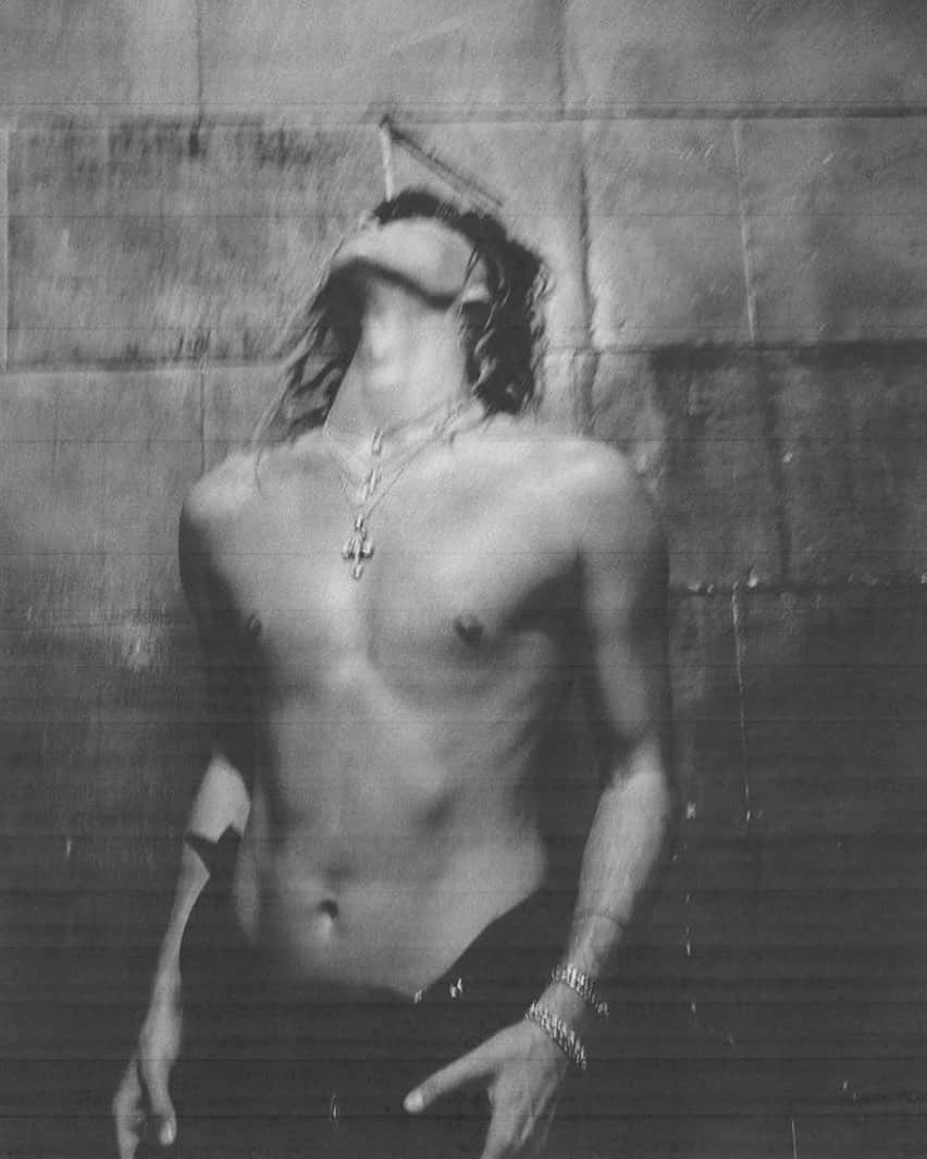 クロムハーツのインスタグラム：「+ blur + + + @iblamejordan shot by @laurielynnstark」