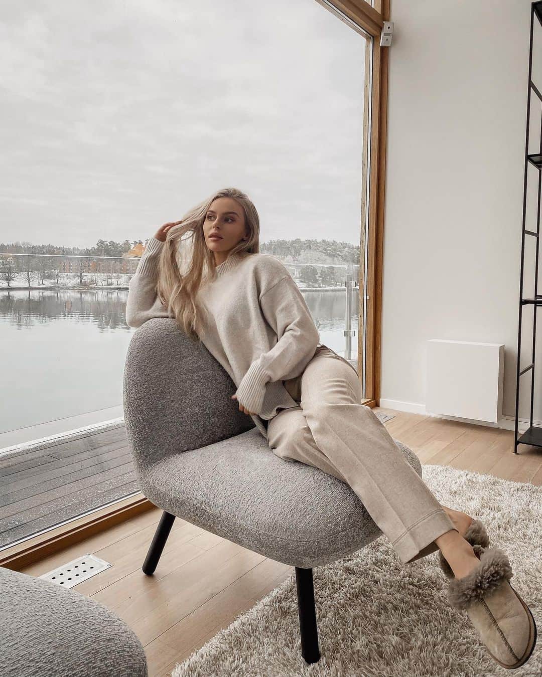 Anna Nyströmのインスタグラム：「Weekend mode 🤍」