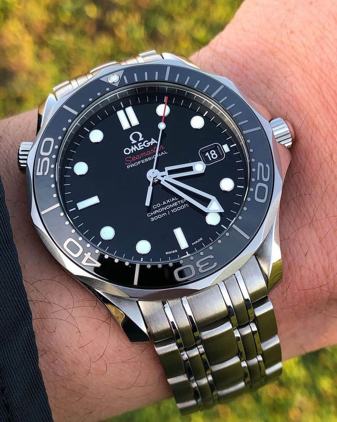 Daily Watchさんのインスタグラム写真 - (Daily WatchInstagram)「Omega Seamaster Professional 300m with a no wave dial 🔍👀 Photo by @watch_brigade」1月23日 6時00分 - dailywatch
