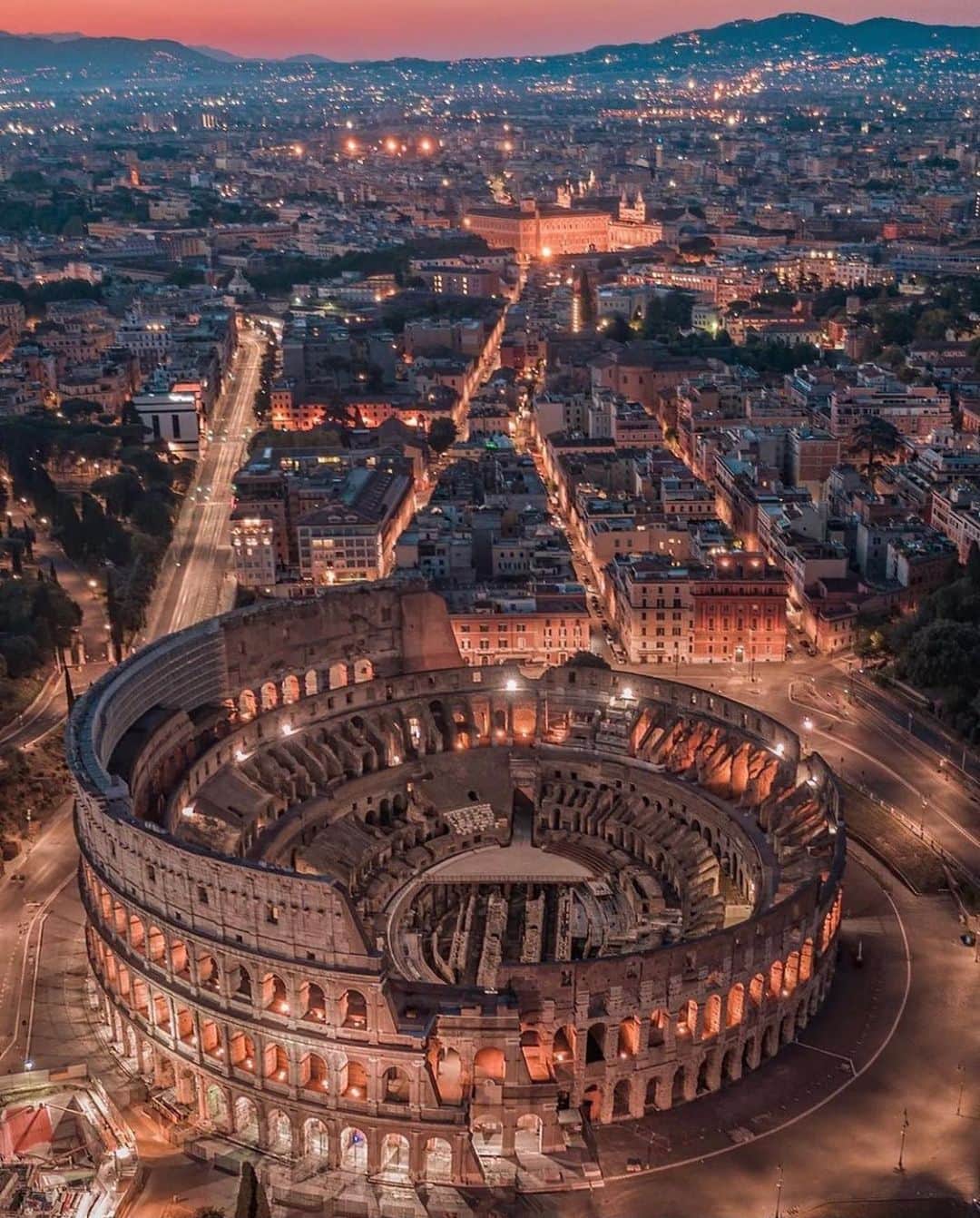 Instagramersさんのインスタグラム写真 - (InstagramersInstagram)「Wonderful views of Rome at the end of the day by @danieleragazzini and @igersroma 😍🙌🏻📸✨ #igersroma #weareigersit #igers」1月23日 6時04分 - igers