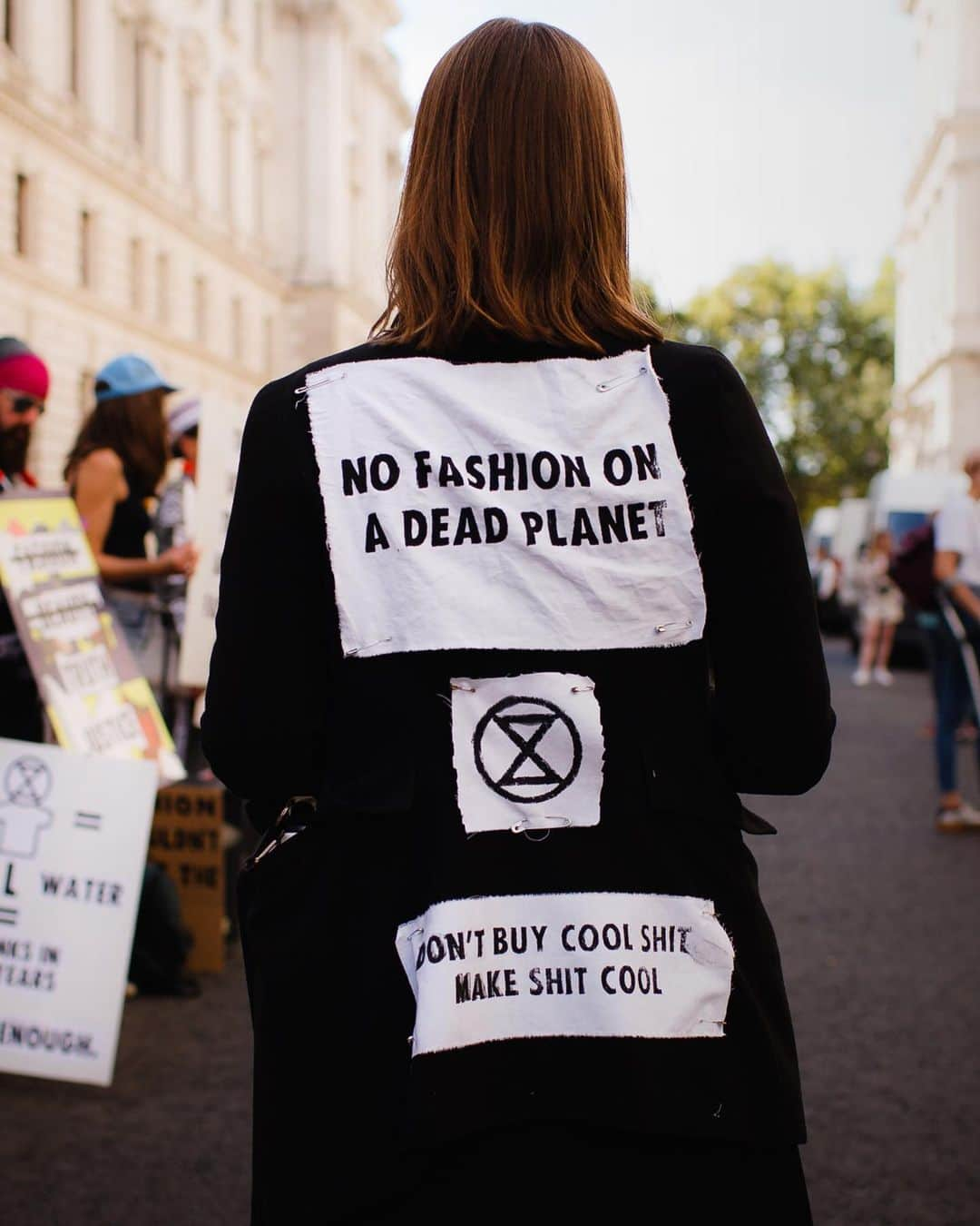 patagoniaさんのインスタグラム写真 - (patagoniaInstagram)「"Momentum for fashion activism has been picking up speed in recent years, but 2020’s combination of pandemic plus election plus more time than most of us have ever had to think about our consumption has catapulted the movement to a boiling point." Journalist Archana Ram @archanapram talked to activists who are pushing the clothing industry to take better care of people and the planet. ⁠⠀ ⁠⠀ Read the story through the link in bio.⁠⠀ Photo: David Cliff / @dcliffphoto」1月23日 6時24分 - patagonia