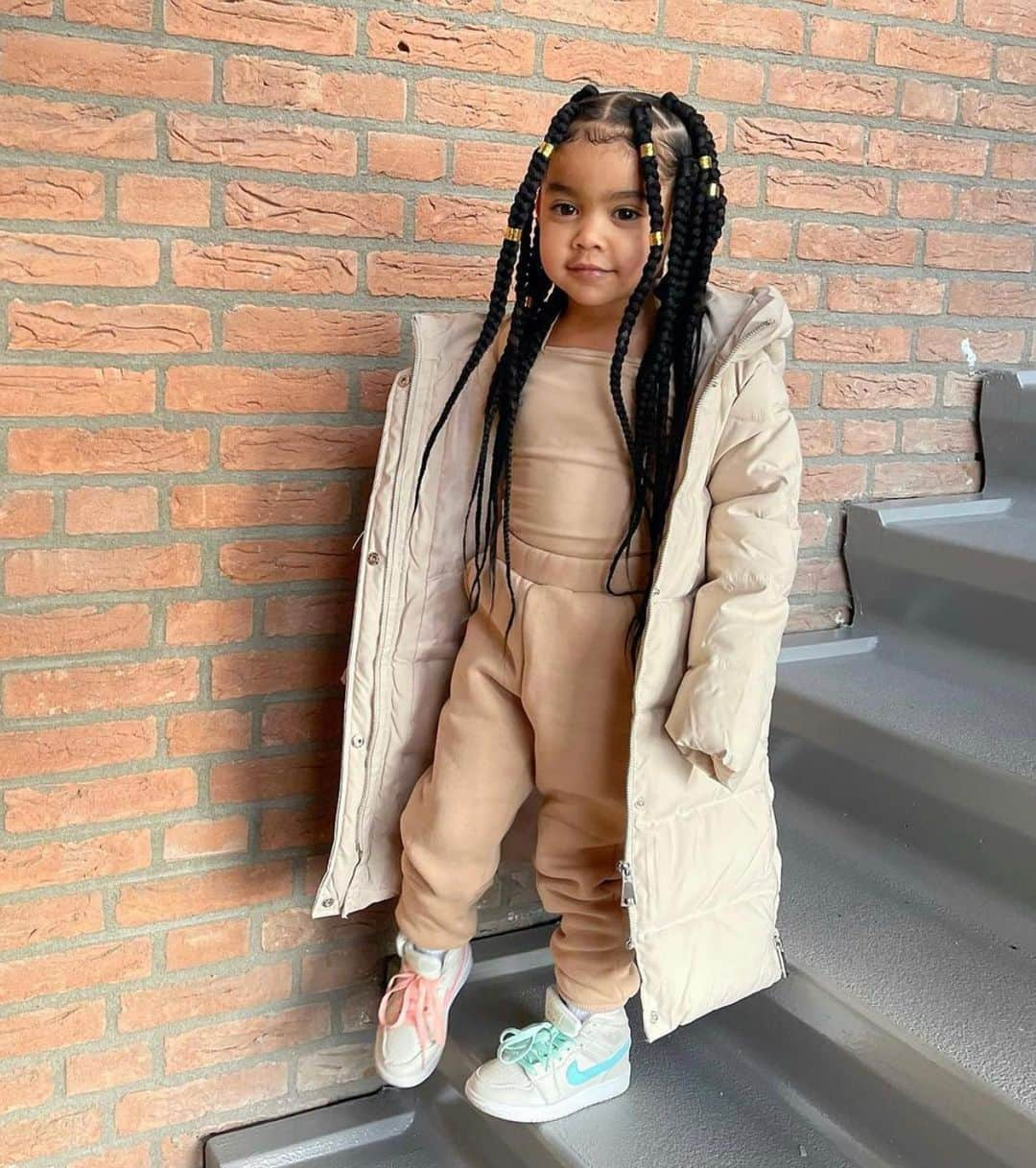 I N S T A B R A I Dのインスタグラム：「@quenisha.qiana giving me all the weekend inspo I need - absolutely killing the style + braid game 🙌🏽🔥💕」