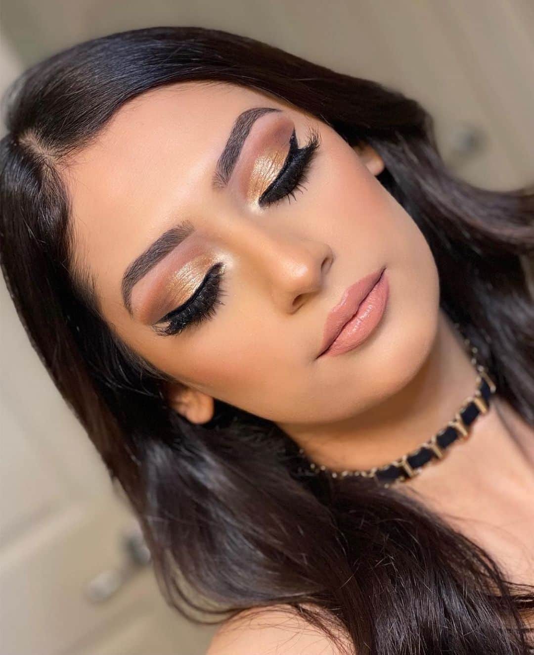 LiveGlamのインスタグラム：「Trust the magic of the perfect nude and neutral shades 🤩 @mehreemakeup created this glowy look using our #LiveGlam “Birthday Suit” Palette 🎂🎨#LiveGlamFam」