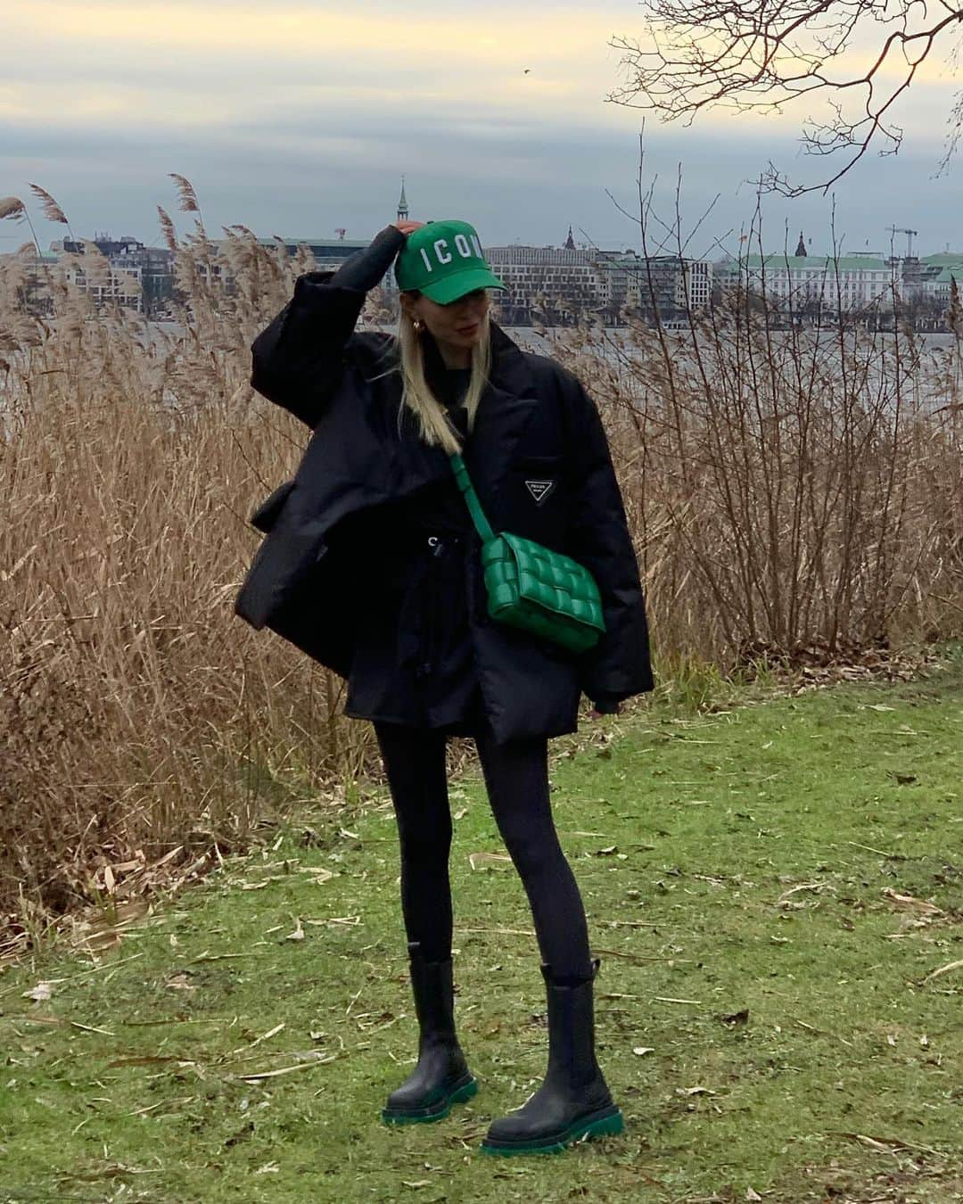 レオニー・ハンネさんのインスタグラム写真 - (レオニー・ハンネInstagram)「My daily greens 🥬 #prada #bottegaveneta #ootd」1月23日 6時53分 - leoniehanne