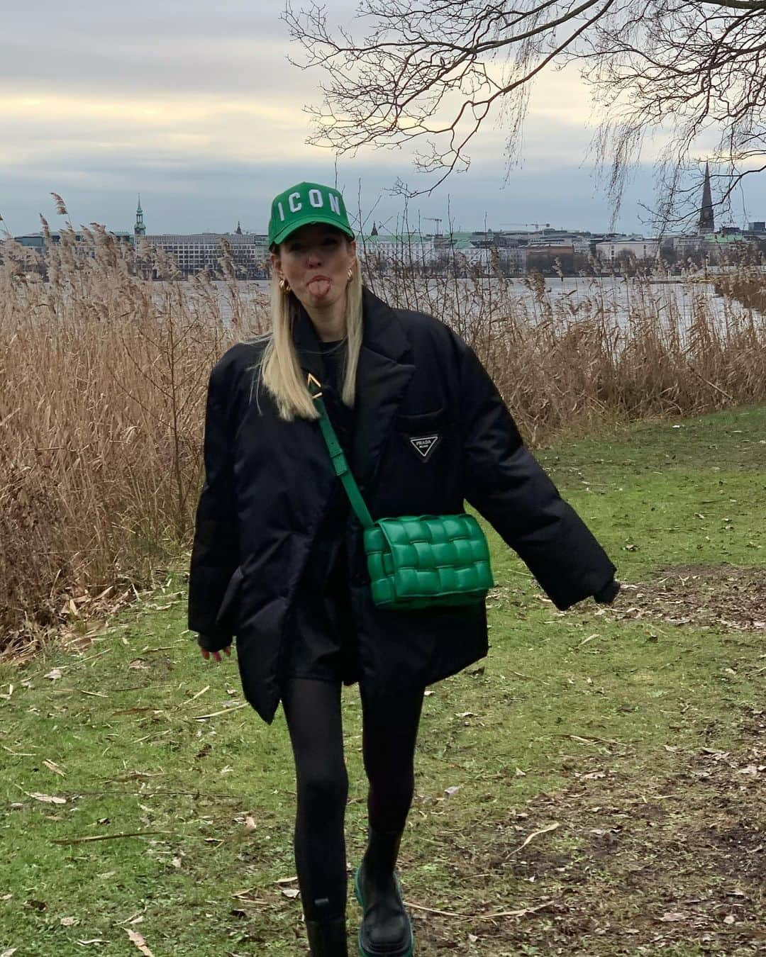 レオニー・ハンネさんのインスタグラム写真 - (レオニー・ハンネInstagram)「My daily greens 🥬 #prada #bottegaveneta #ootd」1月23日 6時53分 - leoniehanne