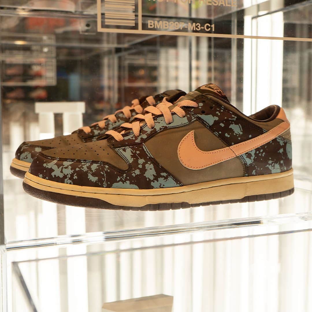 HYPEBEASTさんのインスタグラム写真 - (HYPEBEASTInstagram)「@hypebeastkicks: @snipes_usa celebrates its new Brooklyn store opening with "Dunks Since 1985" Pop-Up Museum. Nestled in the center of the 6,000 square foot converted bank, the pop-up museum consists of 35 ultra-rare and influential @nike Dunks, ranging from artist collaborations to seminal @nikesb styles and much more all provided by @projectblitz. The display will be on until February 28. Click the link in bio for more info. Which is your favorite Dunk? Photo: Nick Llanton/HYPEBEAST⁠」1月23日 6時59分 - hypebeast