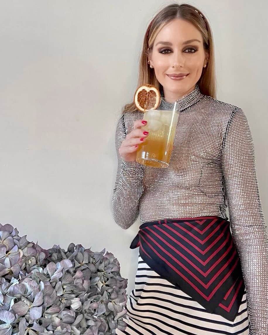 オリヴィア・パレルモのインスタグラム：「Taking our specialty Inauguration #OPcocktail into the weekend it was so good! 🍹 Fun fact: I love apple juice 🧃 and @muddlingmemories used this symbol of Americana as the drink base. And don’t worry, if you’re doing #DryJanuary, its just as delicious sans spirit. Have you tried it yet? 😋 Link in bio!」