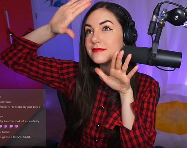 サーシャ・グレイのインスタグラム：「Picture yourself watching my stream rn! Live on Twitch #twitch #twitchstreamer」