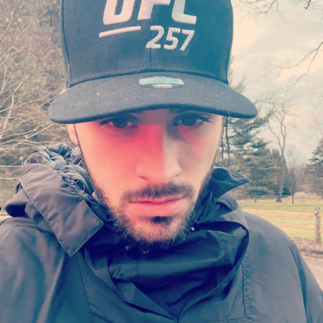 ゼイン・マリクのインスタグラム：「Who’s as excited as me @UFC #ufc257 😂👊🏽」