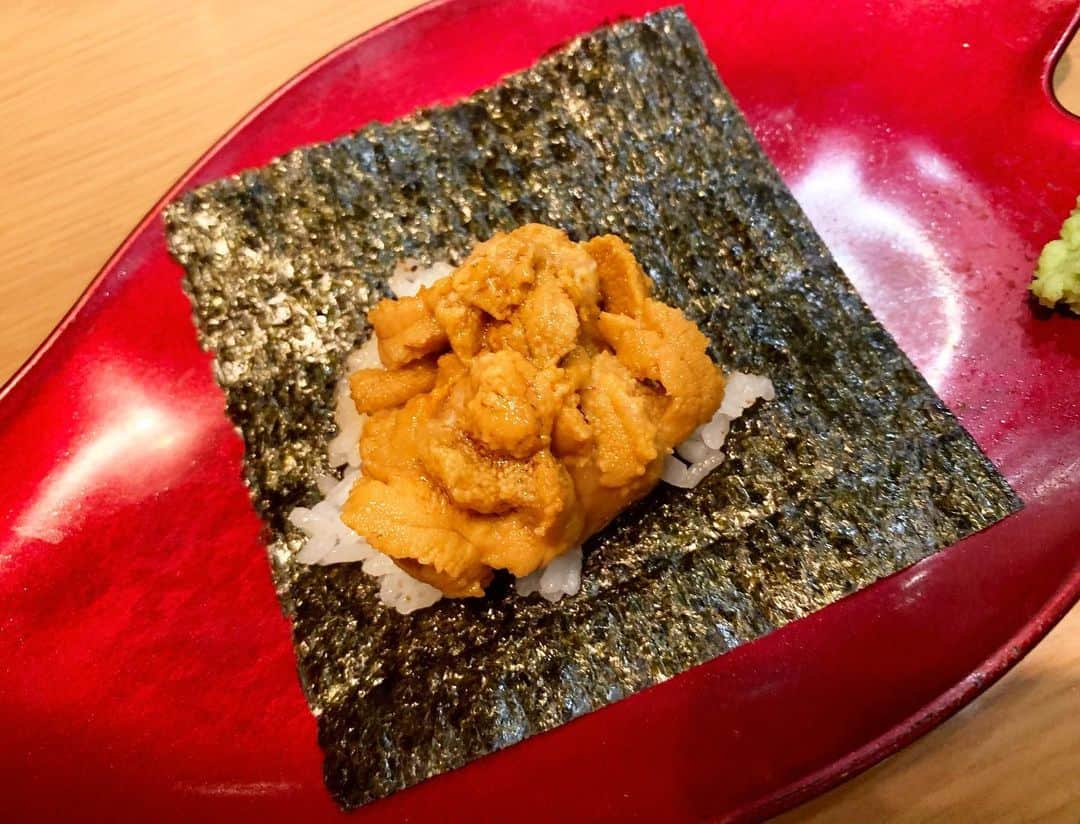 のインスタグラム：「ゲートタワーの鉄板焼き天💖🥩  うにも伊勢エビも🦞  唐突に入ったけど美味しかった🌈  食べきれない程のボリューム💖  #メイドカフェ#可愛い#プティパルフェ#住吉##名古屋#YouTube#イチナナ#17#錦#アールズカフェ#キャバクラ#鉄板焼き#天#ゲートタワー#うに#伊勢海老#グルメ」