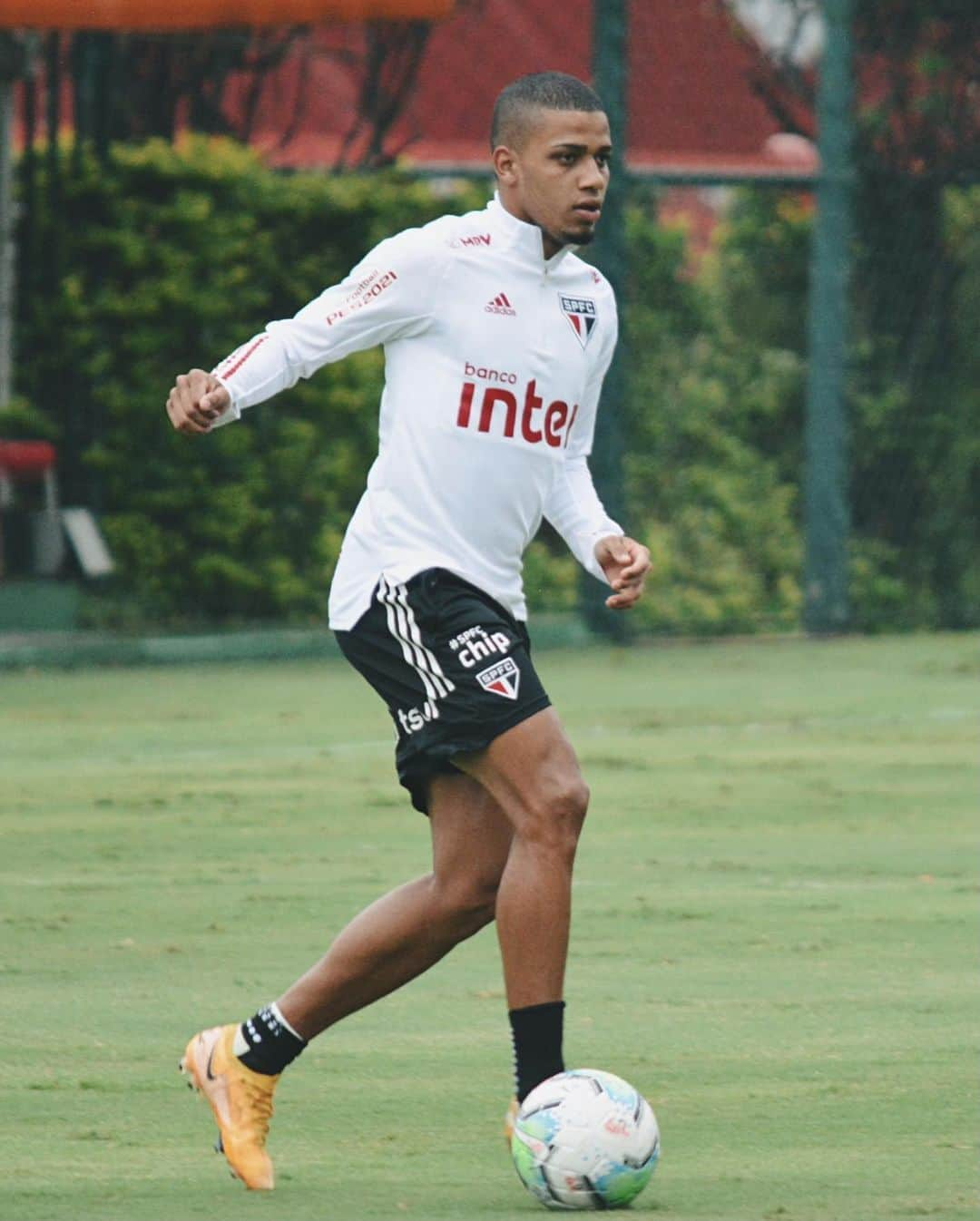 São Paulo FCさんのインスタグラム写真 - (São Paulo FCInstagram)「⚽️ Preparação para receber o Coritiba neste sábado (23), às 19h, no Morumbi, pelo @brasileirao. ⠀⠀⠀⠀⠀⠀⠀⠀⠀ #VamosSãoPaulo 🇾🇪 ⠀⠀⠀⠀⠀⠀⠀⠀⠀ 📸 Erico Leonan / saopaulofc」1月23日 7時31分 - saopaulofc