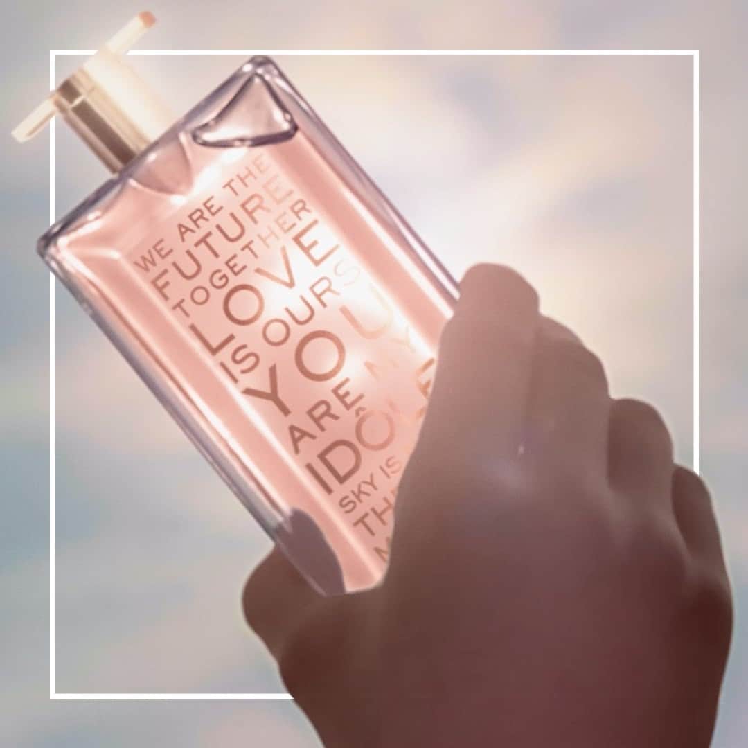 Lancôme Officialさんのインスタグラム写真 - (Lancôme OfficialInstagram)「Idôle Valentine’s Limited Editions is a fragrance that dares to say 'Live to Love, Love to Live'. Do you feel it? Pick the nomadic format you want to declare your love. A unique Limited Edition with your favorite Idôle Eau de Parfum. #Lancome #Idole #YouAreMyIdole #LoveToLive」1月23日 7時43分 - lancomeofficial