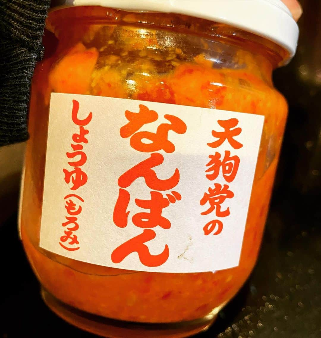 西山茉希さんのインスタグラム写真 - (西山茉希Instagram)「やたらと明太子を使い、 やたらとコーンを使う夜。  #賞味期限との闘いと #開けた缶を使い切りたくて候  チキンラーメンサラダにちびパン姉さんがドハマり中。 キャベツ食べてくれるしズッキーニも食べてくれた。 ピーマンも入れてみちゃおうかな。。。🤫  #我が家のハンバーグ （豚挽肉、お豆腐、パン粉、豆乳、味噌、コピ塩、オイスターソース、卵、ネギニンニクしょうが） #イカバジル明太子deサラダ #子供明太子deパスタ ＃なめことわかめのお味噌汁 #天狗党のなんばんしょうゆ （母のごはんのお供シリーズ）  3人でピカン。 チビーズ好物Nightでしたとさ。  #よく食べよく呑み過ぎずによく眠る #ぐんもです」1月23日 7時53分 - maki.nshiyama50