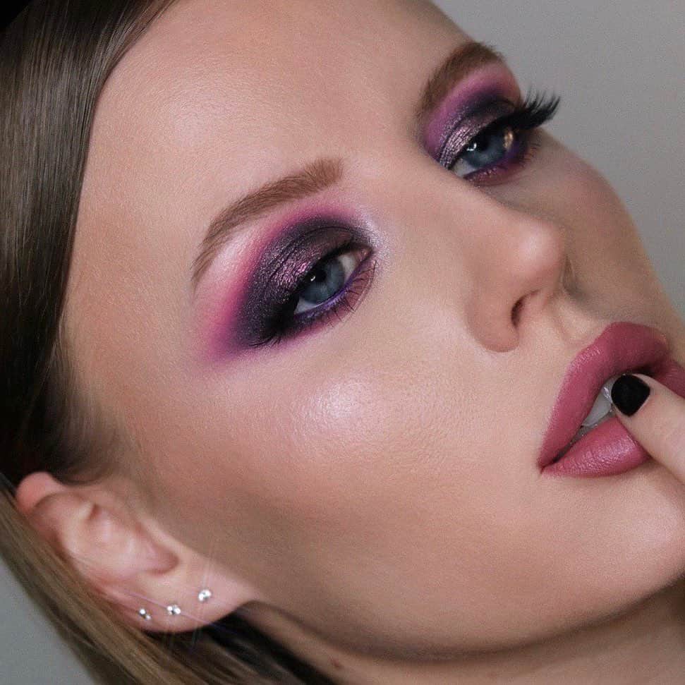 BH Cosmeticsさんのインスタグラム写真 - (BH CosmeticsInstagram)「@laura.baumane makes her eyes POP with pigmented pinks from our Mimosa Palette 🍾  #weekendvibes #bhcosmetics」1月23日 7時57分 - bhcosmetics