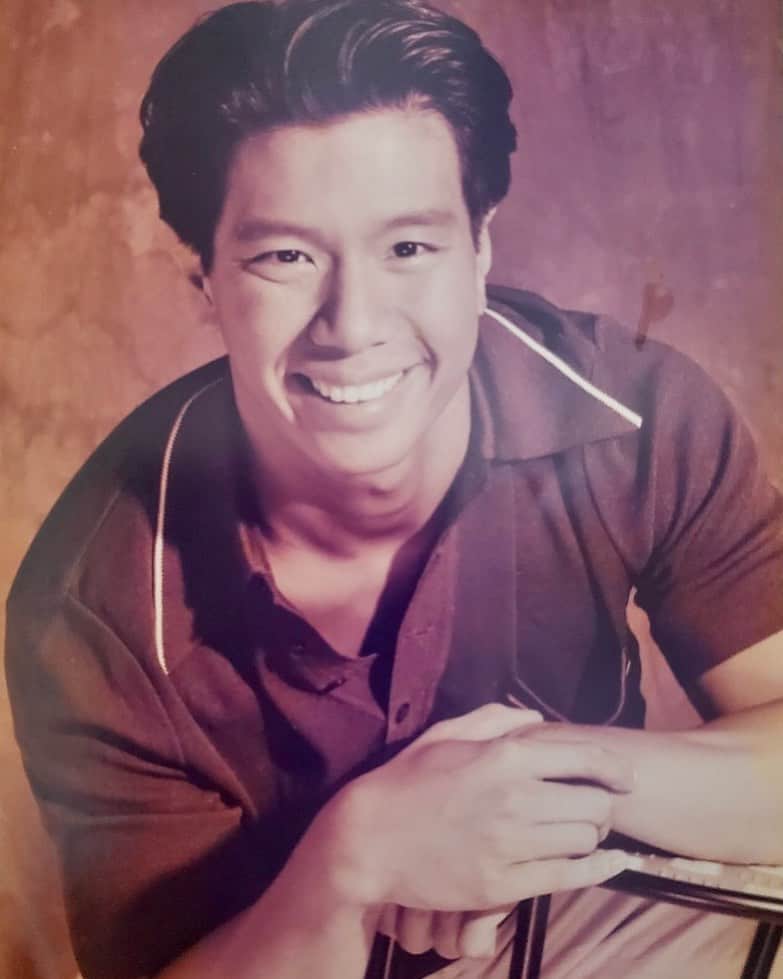 レジー・リーのインスタグラム：「#fbf Hair. Check. Chair. Check. One of my first headshots in LA circa 199?. Check.  Happy FriYAY y’all. #wheredidallthathairgo #wheredidthatvintageshirt go #wheredidmyyouthgo」