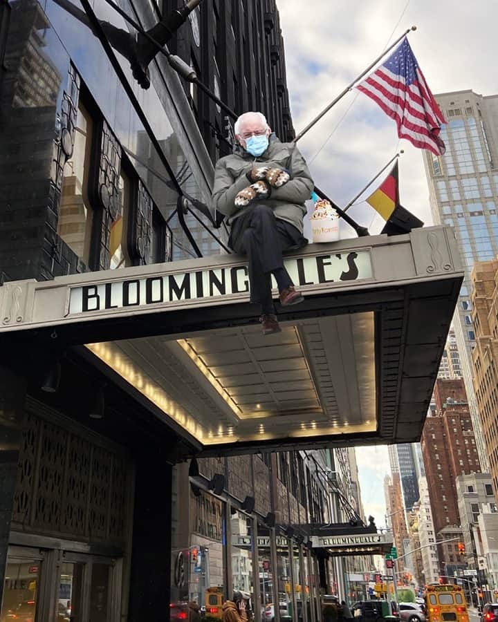 Bloomingdale'sのインスタグラム：「Weekend at Bloomie’s 😜 . . . . . #BernieMemes #BernieMittens #Bloomies59 #Bloomingdales」