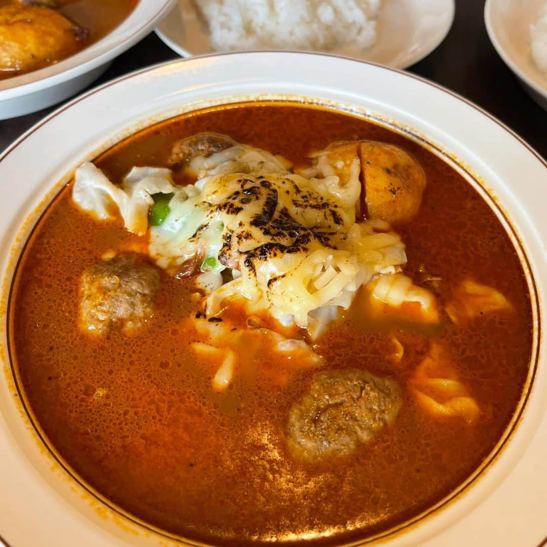 Sayaka.Mさんのインスタグラム写真 - (Sayaka.MInstagram)「. #soupcurry  . . おはよう御座います 昨日は20年ぶりくらいにお友達と会えて最高に爆笑で楽しい時間でした😆💗 . 今回は小さい子連れだったお友達がいたので、その視点からも書いてます まず、一、二歳位の歩き出して興味津々期の子供を連れて外食するだけでも大変なのですが、そんなママにチェックしておいて欲しいお店です。 . \ 完全予約制で解放される二階 / 中の様子はスワイプして見てね👈 清潔感のある二階の部屋は、貸切にできるので最強🙌🥰 . 今#ラムジャムボール の時期 これ本当美味しいんだよな〜 . #スープカレー店34 011-824-6551 #北海道 #札幌市豊平区 #平岸 2条3-2-20  https://tabelog.com/hokkaido/A0101/A010303/1056693/ @soupcurry34_hiragishi . =============== 私の食べ歩きの記録は Gourmet food information 제 외식기록 ↓↓↓ #sayaka動画 =============== . #札幌子連れランチ #札幌ママ #札幌 #札幌子連れ #札幌子連れ情報 #札幌子連れディナー #北海道ママ #札幌ママと繋がりたい #札幌ママランチ #スープカレー #スープカレー札幌 #スープカレー大好き #スープカレー部 #カレー好きな人と繋がりたい #カレー #カレー部 #カレスタグラム #カレスタグラム札幌 #カレースタグラム #カレー女子 #札幌グルメ #札幌食べ歩き #札幌スープカレー」1月23日 8時03分 - insta.sayaka