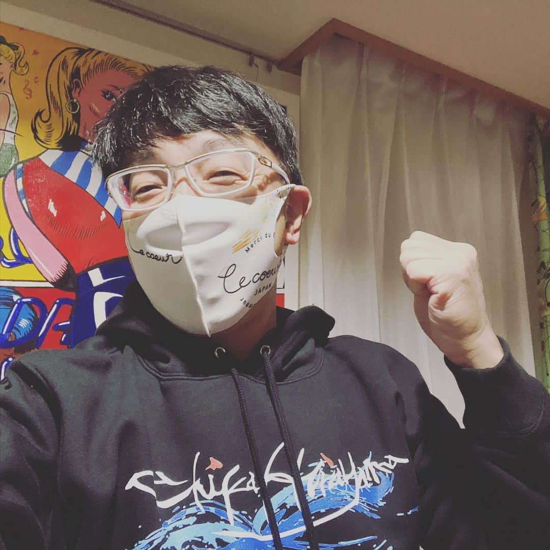 木下博勝さんのインスタグラム写真 - (木下博勝Instagram)「ボートレーサーの平山チカさんから、オリジナルのパーカーとマスクを頂きました。 センス良いですよね。 多分、ボートレーサーファンの方には、羨ましがられる気がします。（笑） #ボートレース #平山智加」1月23日 8時19分 - hirokatsu_kinoshita