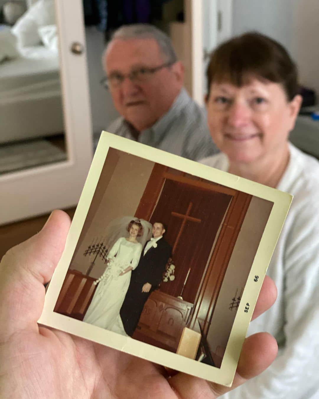 ロブ・ディアデックのインスタグラム：「Happy Anniversary to this legendary couple. The great @genedyrdek1940 and @patdyr. Thank you for creating me and raising me with just the right mix of each of you to make you proud. Love you both so much!」