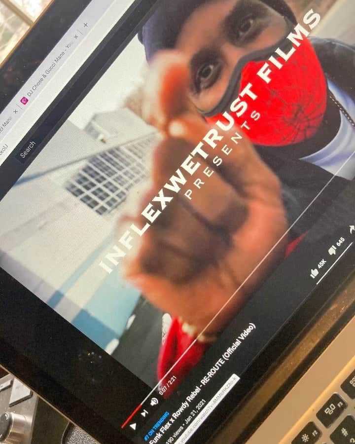 ファンクマスター・フレックスのインスタグラム：「OMG! #7 TRENDING ON @YOUTUBE !!!! @funkflex x @rowdyrebel / Re-Route !!!! @lyor_cohen x @kellyrowe26 x @tumabasa x @ajelkallejero !!!! GUYS THANK U SO MUCH!!!! WE ON ALL THEM PLAYLIST OK!!!!!! WHO ELSE SHOULD I MAKE A SONG WITH??? @quinn_films」