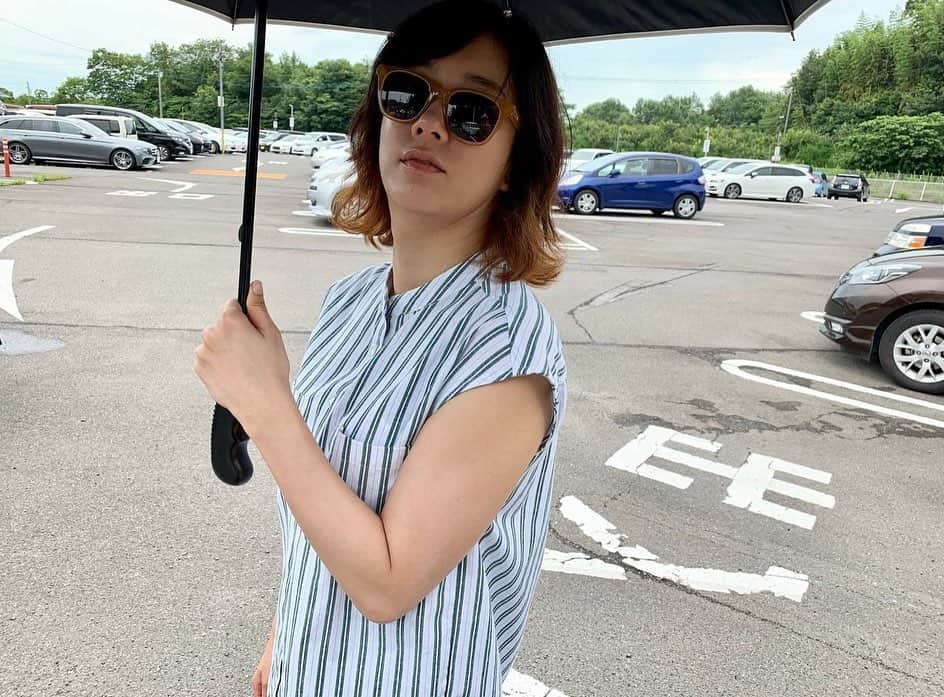 水川あさみさんのインスタグラム写真 - (水川あさみInstagram)「報告させてくださいな🗣 TAMA映画賞、報知映画賞に続き… 昨年の12月にヨコハマ映画賞の主演女優賞 昨日、毎日映画コンクールの女優主演賞をいただきました。 ありがとうございます。 嬉しい。 賞をいただくと、作品と長く関わる事が出来るからこれまた喜びです。  3枚目からの写真は撮影時のチカちゃんと愛しき贅肉達をお届けします🔻笑」1月23日 8時21分 - mizukawa_asami