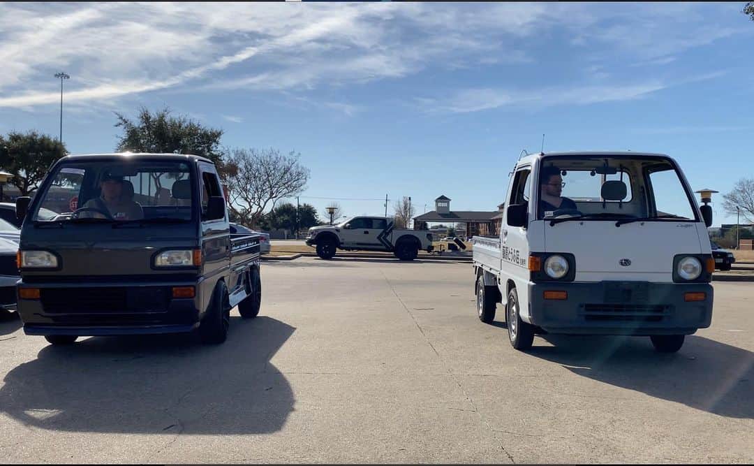 スティーブのインスタグラム：「Only thing better than one kei truck is 2! POV Honda Acty meet Subaru Sambar! Check them out in today’s new video! Link in profile!!」