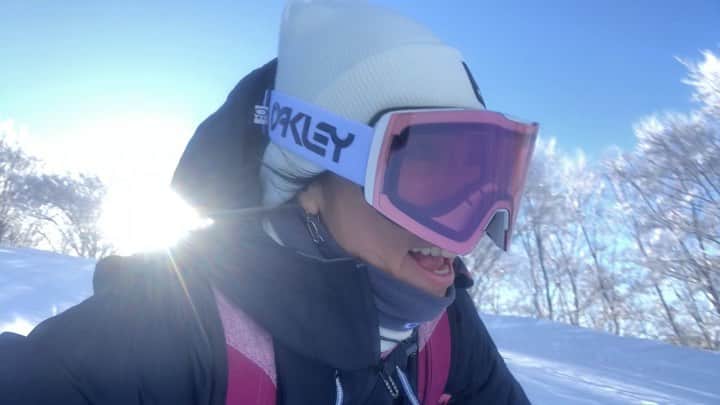 三星マナミのインスタグラム：「❄︎ ❄︎ 快晴Ride⛷🌞🏔  #野沢温泉スキー場 #スカイラインコース #長野 #nagano  #北信濃 #野沢温泉 #nozawaonsen #スノーリゾート #スキー #スキー女子 #外遊び  #外遊び大好き #スポーツ女子  #スポーツって最高 #自然と繋がる自分と繋がる  #アウトドアアクティビティー  #リフレッシュ #笑顔 @roxyjapan #roxyski #roxysnow #roxyfitness  @oakleyjapan #oakly #oaklygoggles #falllinexm  #eyewear」