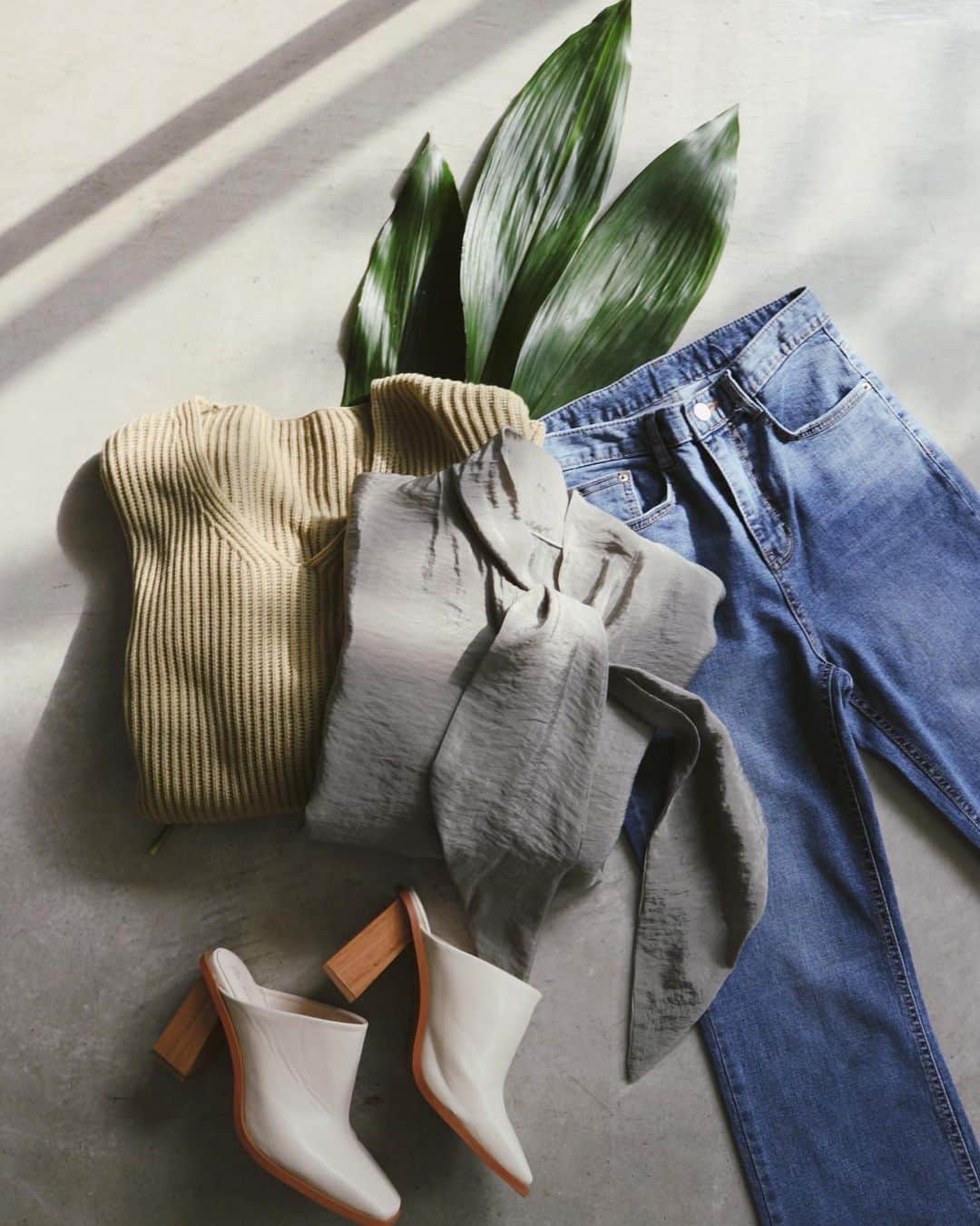 デュラスアンビエントのインスタグラム：「Fashion is the language🌼 _____________________________________ www.ambient-online.com @ambientofficial @ambient_ariake @ambient_yurakucho @ambient.opa #アンビエント#ambient_official  #coordinate #styling #21SS #chic」