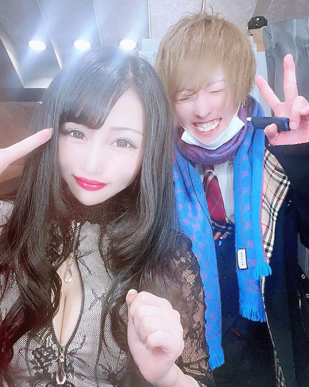 向日葵めいさんのインスタグラム写真 - (向日葵めいInstagram)「#👗#✌️#😝#✨  佐藤さんと✮✮  #本日出勤です#祇園#祇をん#夜華#クラブ#ニュークラブ#キャバクラ#キャバ嬢#ローブドフルール#robedefleurs #ローブドフルールグロッシー#robedefleursglossy」1月23日 8時32分 - yoka_himawarimei