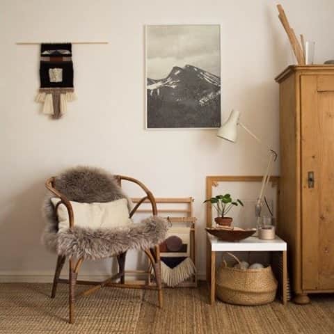 カレントエリオットのインスタグラム：「cozy corners c/o @alessandrataccia」