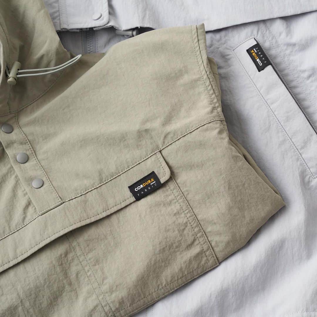 のインスタグラム：「強度、撥水性、軽量性の優れた﻿ 「CORDURA(コーデュラ)」ナイロンを﻿ ファブリックに使用した﻿ OSOROアウターが登場！！﻿ ﻿ ﻿  春の軽アウターにはもちろん、﻿ アウトドアコーデにもぴったりです。﻿ ﻿ ﻿  レディースはジップをはずせば、ショートアウターに早変わりする2WAY仕様で、﻿ 着回し力抜群💯﻿ ﻿ ﻿ ﻿ 公式WEBでは先行予約開始致しました!!﻿ 先行予約ならポイントが5%以上！﻿ (会員ステータスに準じます)﻿ ﻿ アイテム詳細はタグもしくは﻿ @ciaopanictypy  トップページ内URLからご覧ください☑︎﻿ ﻿ ﻿ ﻿ ﻿ ﻿ ﻿ ﻿ ﻿ #ciaopanictypy #チャオパニックティピー #親子コーデ #親子リンクコーデ #親子ペアルック #おやこーで #コーデュラ #cordura #ブルゾン #アウター #リンクコーデ #fashion #mensfashion #ladiesfashion #kidsfashion #cordinate #親子リンクはティピー」