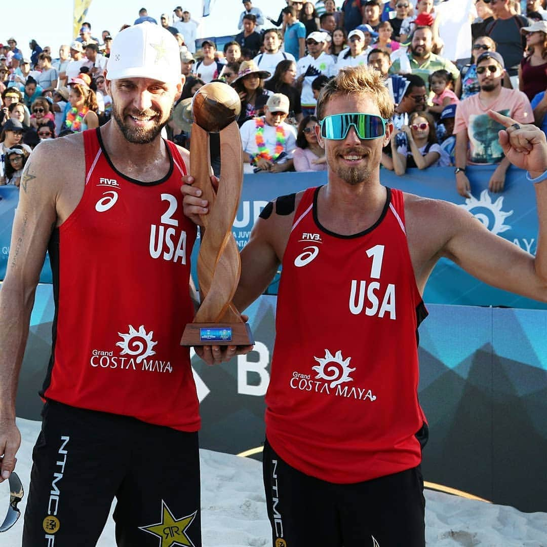 USA Volleyballさんのインスタグラム写真 - (USA VolleyballInstagram)「🅂🄸🅇 🄼🄾🄽🅃🄷🅂 Just six months until the Tokyo Olympic Game and we are so excited! ❤🏐  #teamusa #Tokyo2020」1月23日 8時48分 - usavolleyball