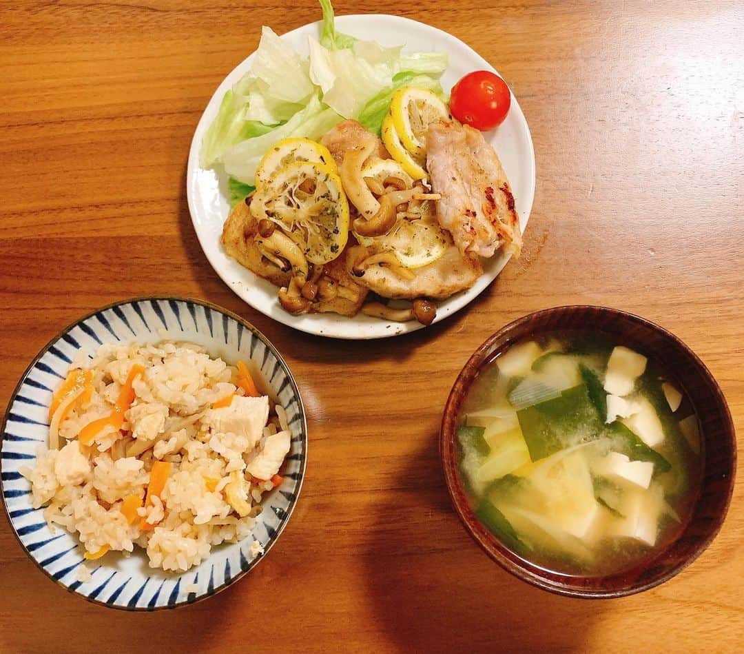 山本大樹さんのインスタグラム写真 - (山本大樹Instagram)「炊き込みご飯、味噌汁、メカジキのムニエル、新生姜豚肉巻き  #ばや飯」1月23日 8時52分 - bayabaya0821