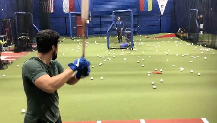 ロビンソン・チリノスのインスタグラム：「Esa si buen trabajo hoy hermano @aldreyrincones77 gracias por el video @rougnedjoseodorjr17」