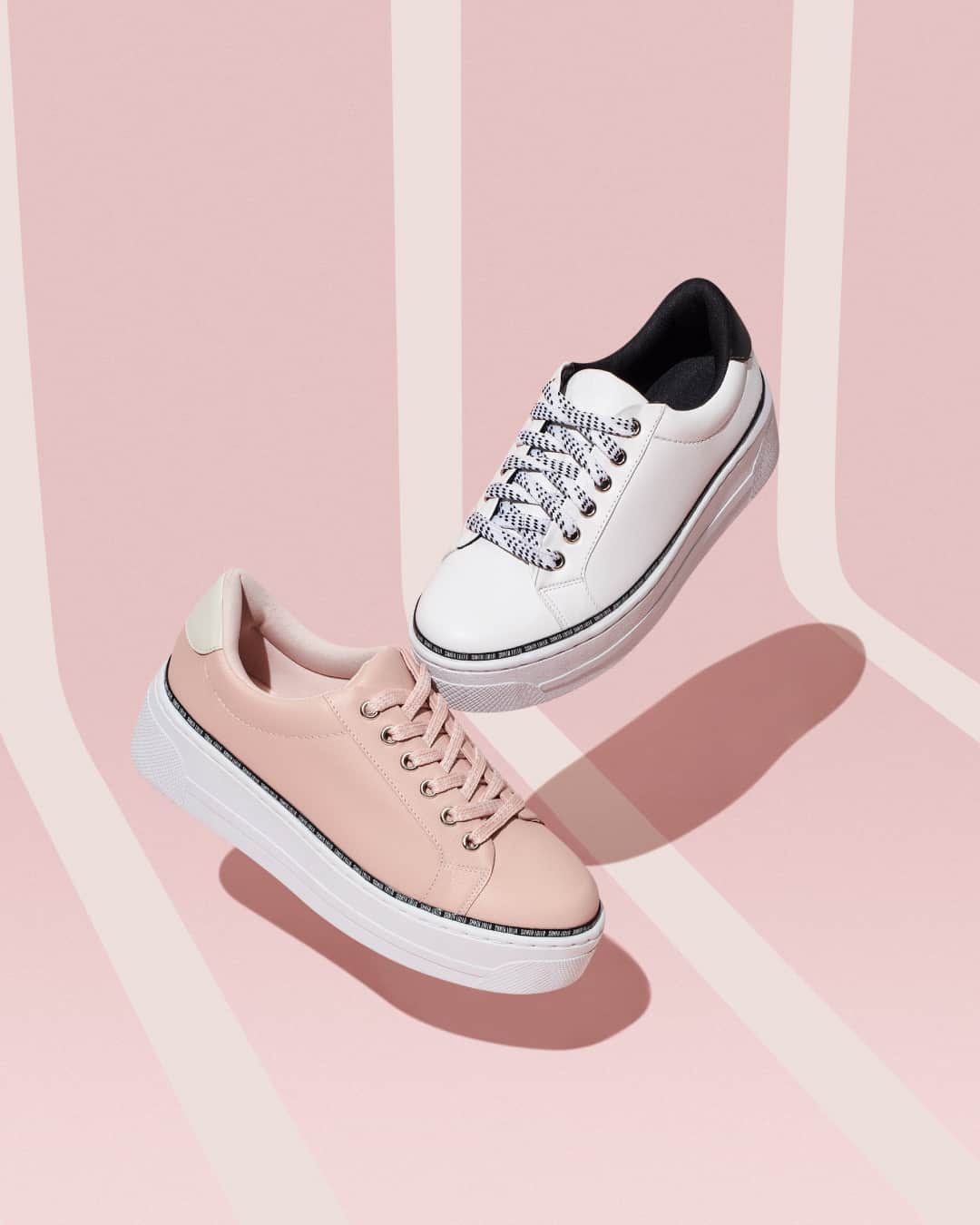 Santa Lollaのインスタグラム：「O tênis flatform vem com novas cores, que vai do branco ao quartzo. Conta pra gente nos comentários como você vai usar a sua! [ R$199,90 cada ] #santalollaverao21 #lollasport #sneakers #flatform」