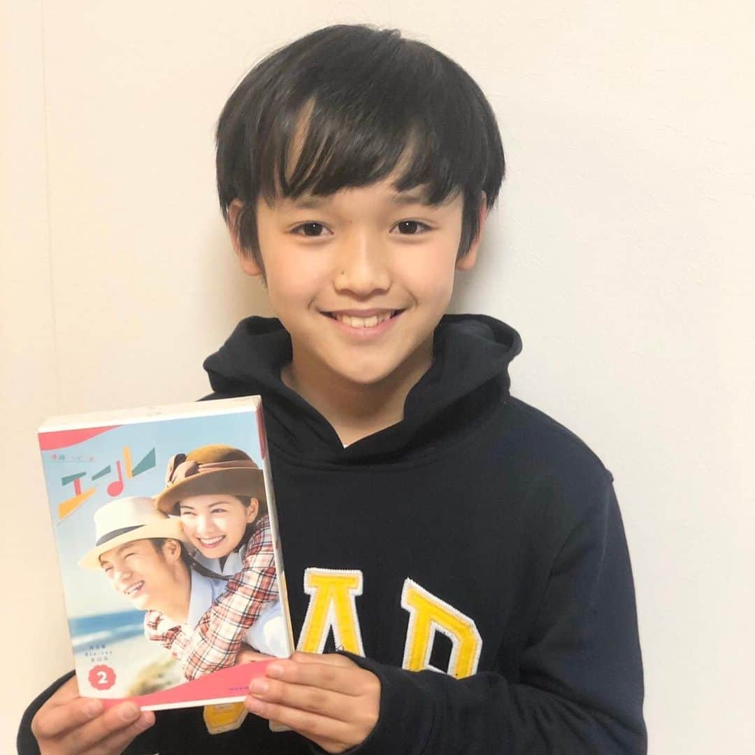 山口太幹さんのインスタグラム写真 - (山口太幹Instagram)「BOX2完成‼️  連続テレビ小説「エール」のDVDが届いたんだ✨ BOX2は、第11〜18週が収録されてるんだよ🎶  エールがまた見れるからすごく嬉しい😃💕  BOX3は3月26日発売だよ❣️  #山口太幹 #小学生男子 #宮崎出身 #子役 #朝ドラ子役 #朝ドラエール #連続テレビ小説エール #佐藤久志 #子久志 #海汐プロダクション所属 #アービング所属 #山崎育三郎似 #コナン似 #DVD #ブルーレイ #エールBOX2 #box2」1月23日 9時21分 - taiki_umipro