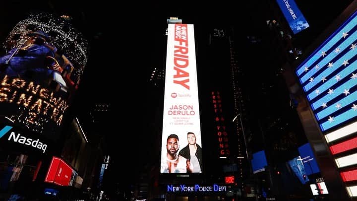 ジェイソン・デルーロのインスタグラム：「@spotify #lifestyle ft. @adamlevine」