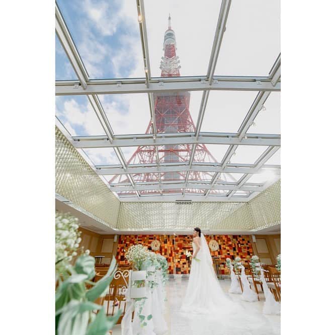 東京タワーの麓の結婚式さんのインスタグラム写真 - (東京タワーの麓の結婚式Instagram)「🗼 結婚式はおふたりをはじめ ゲストの皆様の想いが繋がる1日🕊🍀  今までお世話になった皆様へ たくさんの感謝の気持ちを胸に迎える時間は🕰 新郎新婦様だけではなく🤵👰‍♀️ ご参列されるゲストの皆様にとっても 忘れられない唯一無二の1日に･･･☺️💕  詳細は(@theplaceoftokyo )まで♡  #theplaceoftokyo #プレイスオブトウキョウ #プレイスオブトーキョー #プレイスオブ東京 #ザプレイスオブトーキョー #ザプレイスオブ東京 #ザプレイスオブトーキョー #ゲストハウス婚 #令和2年婚 #東京タワー #東京タワーが好き #tokyotower #tokyowedding #東京タワーが見える #2021婚 #2021wedding #2021夏婚 #2021秋婚 #2021冬婚 #結婚式準備 #結婚式  #ちーむ2021 #東京花嫁 #プレ花嫁準備 #ぷれ花嫁 #プレ花嫁 #唯一無二 #想いが繋がる日 #感謝の気持ち」1月23日 9時49分 - theplaceoftokyo