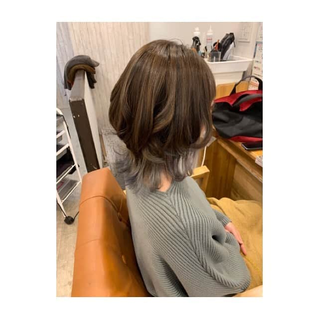 Dcolorさんのインスタグラム写真 - (DcolorInstagram)「流行りのネオウルフカット✂︎ 、 シルバーのインナーカラーに ほのかにピンクを 紛れ込ませてみました♡ 、 、  、 、  @misato1033 . Hair D-color﻿ 東京都港区麻布十番2-19-8﻿ 03-3798-2323﻿ .﻿ 平日 / 土曜 11:00〜21:00﻿ 日曜 / 祝日 11:00〜19:00﻿ 、 、  #hair #haircut #haircolor  #hairstylist #hairstyles  #ポイントカラー　 #インナーカラー #アクセサリーカラー  #イヤリングカラー  #美容師 #麻布十番  #ヘアメイク #ヘアセット #ヘアアレンジ #ヘアスタイル　 #ヘアカラー #ピンク  #グレージュ」1月23日 9時54分 - hairdcolor