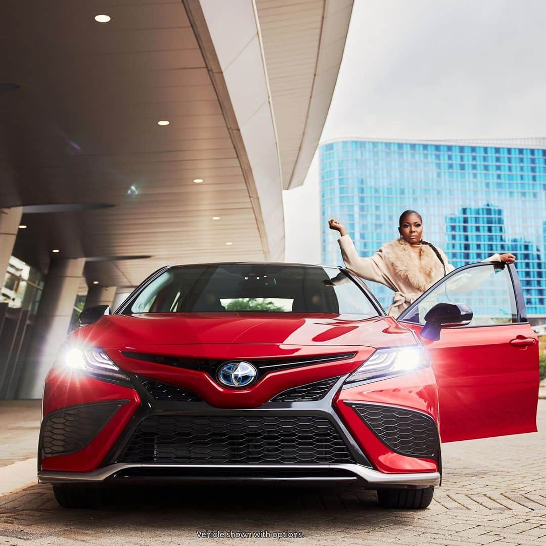 toyotausaさんのインスタグラム写真 - (toyotausaInstagram)「Statement made. #Camry #Hybrid #LetsGoPlaces」1月23日 10時00分 - toyotausa