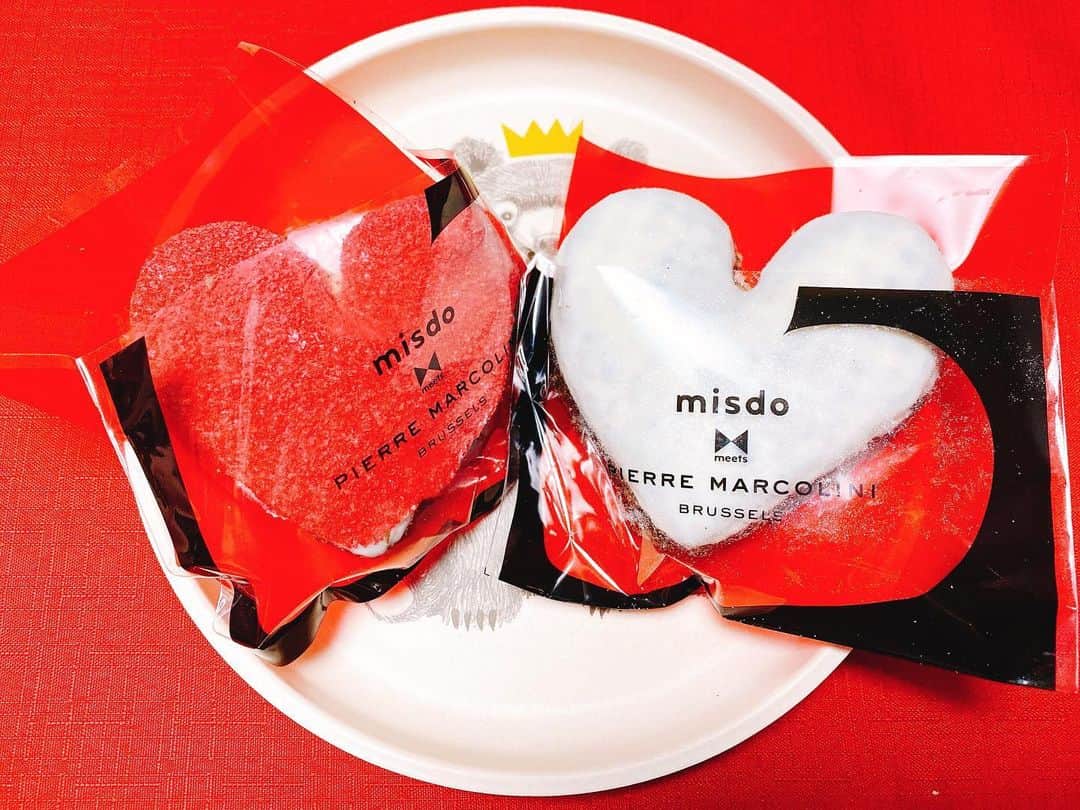 倉田雅世のインスタグラム：「やりました！ ようやく #ミスド #ピエールマルコリーニ #デニッシュショコラフランボワーズ #デニッシュショコラヘーゼルナッツ を入手できました！ フォンダンショコラは売り切れてましたけど💦」