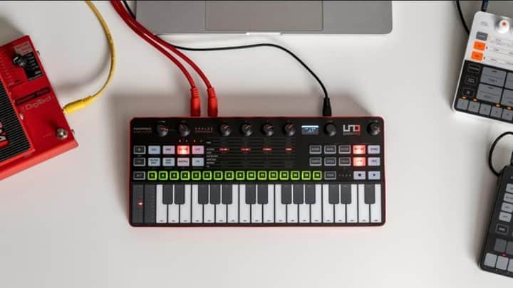 Block.fmのインスタグラム：「イタリアのIK Multimediaが「Uno Synth」の上位機種「UNO Synth Pro」と、小型機にあたる「UNO Synth Pro Desktop」を発表。機能やサウンドをチェック。⁠ ⁠ 続きはlink in bio」