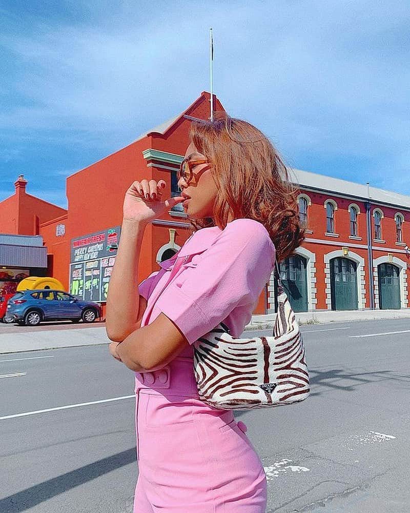 アリスマッコールのインスタグラム：「Pink and prints ✨ #aliceMcCALL」