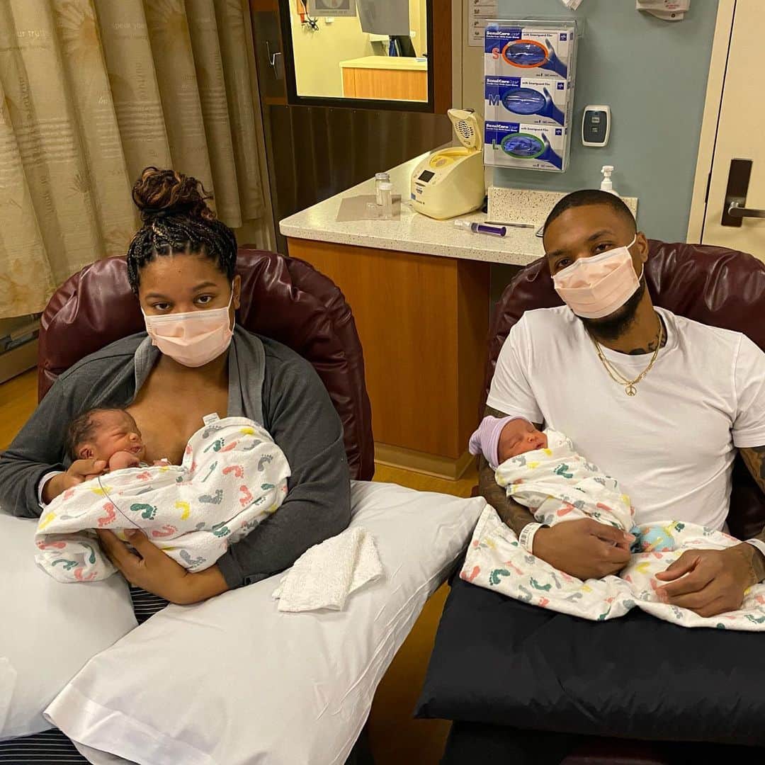 デイミアン・リラードのインスタグラム：「Just call me Daddy Dame from now on... Kali Emma Lee Lillard (Callie...girl) and Kalii Laheem Lillard (kuh-lee ..boy ) ... Couldn’t leave jr out... 1-21-21 ❤️🎁🙏🏽」
