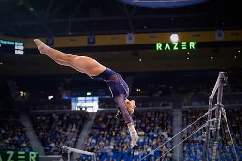 カイラ・ロスのインスタグラム：「January 2020 ➡️ January 2021  Beyond excited to be back in Pauley Pavilion tomorrow!🤩 One thing that hasn’t changed is my love for this @uclagymnastics team💙 Let’s go Bruins🎉🐻」