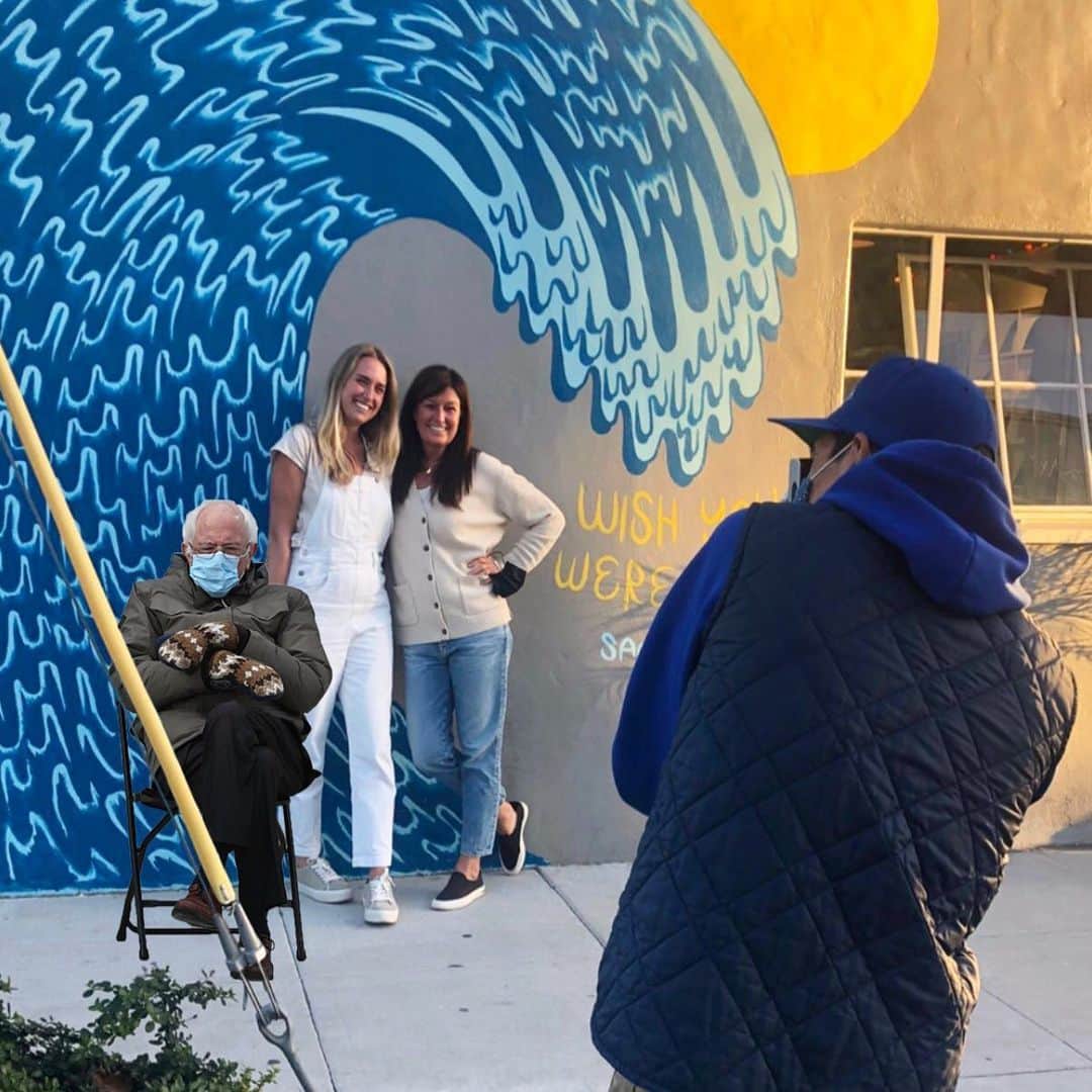 シービーズのインスタグラム：「When we said “let’s get casual” we didn’t think Bernie was going to bring the mittens...」