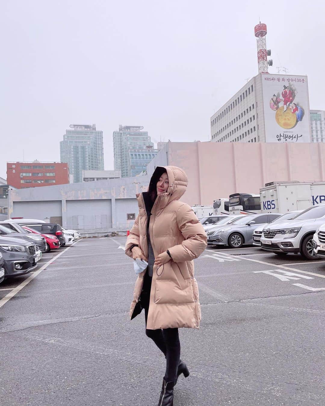 チョン・ヘビンのインスタグラム：「#오케이광자매 스스로 출근길 사진」