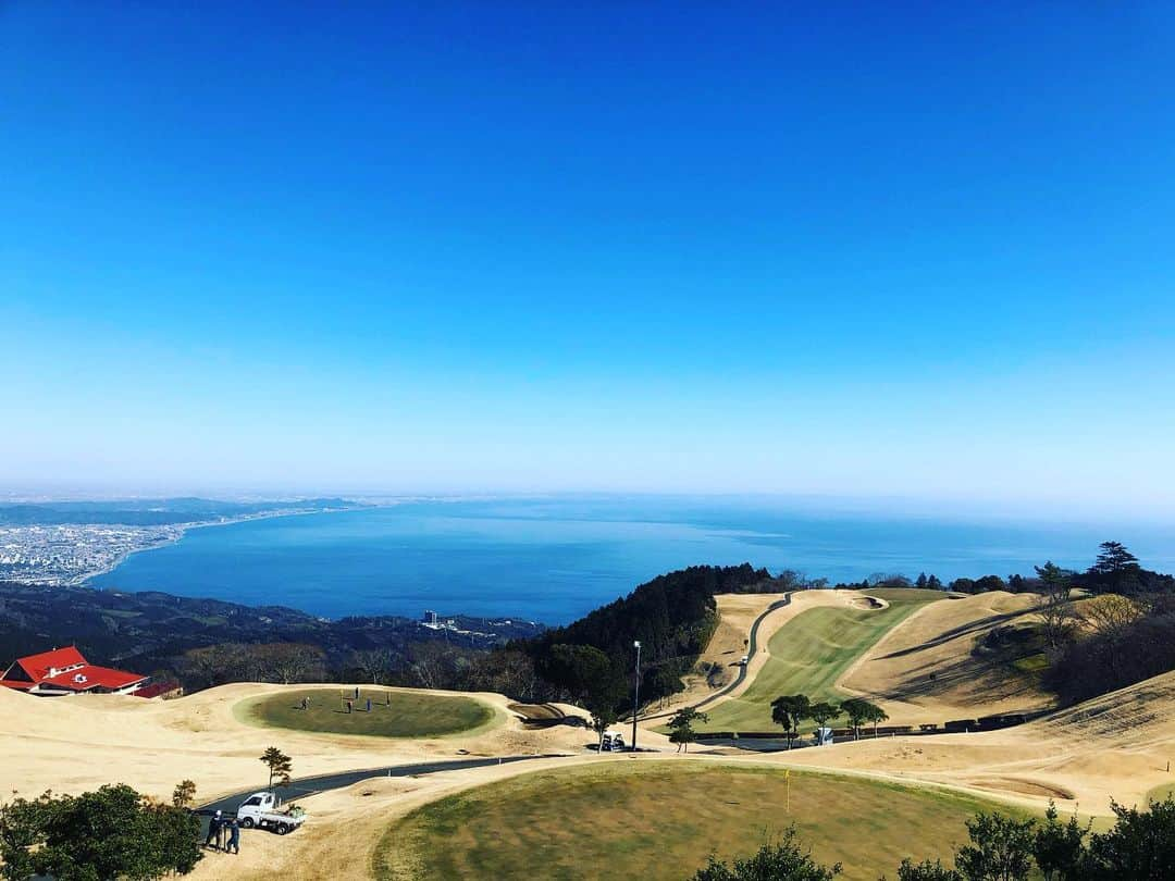 せんだるかのインスタグラム：「⛳️はじめて1年ちょっと。  1番大好きなゴルフ場😘  景色最高の天空ゴルフ場🗻  小田原城カントリー倶楽部❤︎  大好きなゴルフ場が出来たから ⛳️さらにハマりそう🥺  小田原城カントリー倶楽部に住みたい🏡」